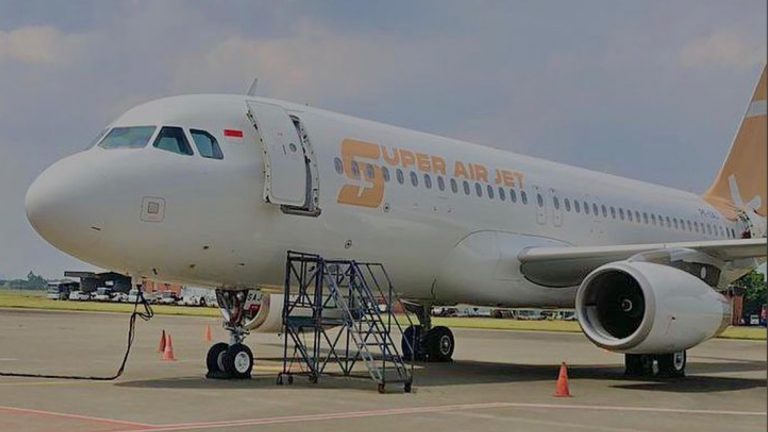 Maskapai Super Air Jet/Istimewa