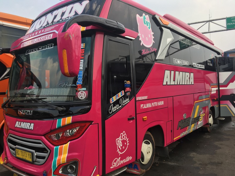 Bus Almira trayek Belitang-Jakarta-Bekasi di Terminal Induk Kota Bekasi, Selasa (29/6/2021). Foto: BeritaTrans.com.
