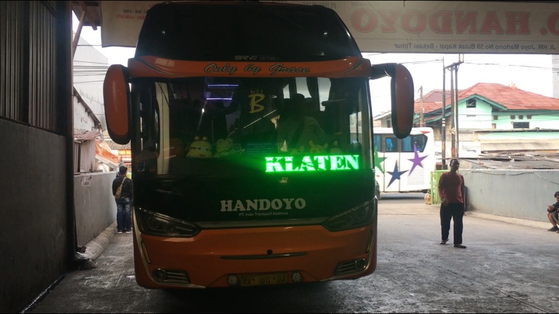 Buss Handoyo trayek Klaten, Jawa Tengah tiba di pool Bekasi Timur, Selasa (29/6/2021). Foto: BeritaTrans.com.