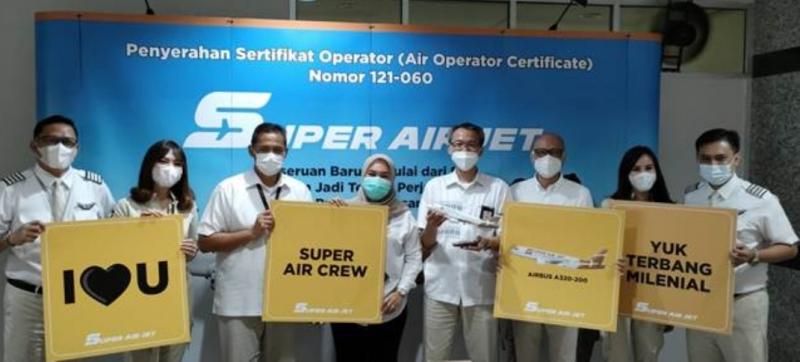 Maskapai swasta baru Super Air Jet mengumumkan bahwa telah menerima secara resmi dan mengantongi Sertifikat Operator Penerbangan (Air Operator Certificate/ AOC) nomor 121-060.