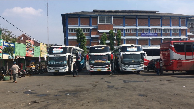 Bus AKAP Sumatera di Terminal Induk Kota Bekasi, Sabtu (3/7/2021). Foto: BeritaTrans.com.