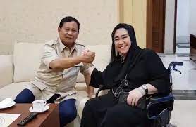 Foto kengan Rachmawati dan Prabowo.