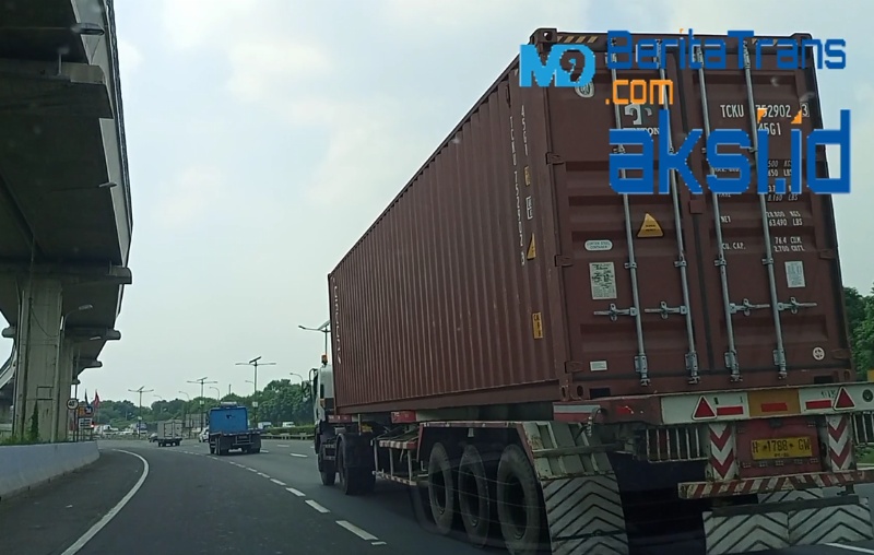 Kendaraan lengang dari Halim, Tol Cikampek hingga Bekasi Timur, Jumat (9/7/2021).