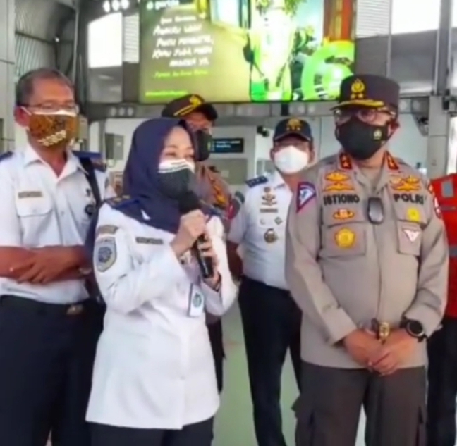 Kepala BPTJ Polana B Pramesti  saat memberikan keterangan di Stasiun Tanahabang, Jumat (9/7/2021)