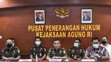 Kapuspenkum Kejaksaan Agung Leonard Eben Ezer Simanjuntak (tengah). Foto: CNNIndonesia.com