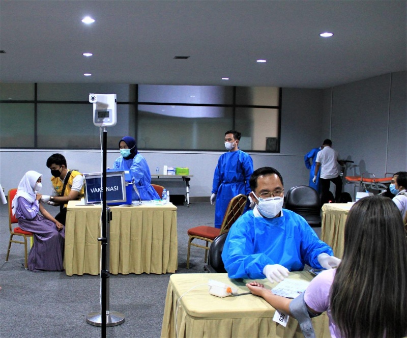 Sentra vaksinasi di Bandara Soekarno-Hatta (AP II)