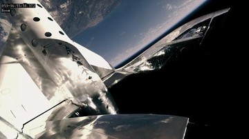 Pesawat luar angkasa Virgin Galactic yang membawa Richard Branson mendarat di luar angkasa pada Minggu waktu setempat.(virgingalactic.com).