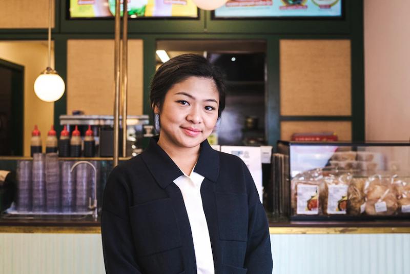 Hana Tania, pemilik restoran Ayam Penyet Ria, menyebut penjualan home delivery mereka justru meningkat selama lockdown di Sydney/foto:istimewa/abc.net