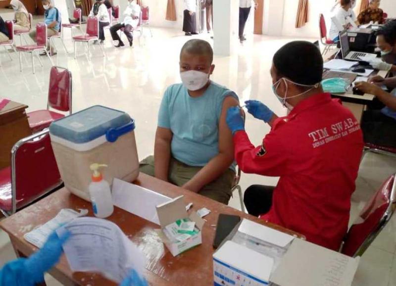 Kegiatan vaksinasi berkaitan PPKM Darurat terus digencarkan di Kabupaten Indramayu. (Ist.)       