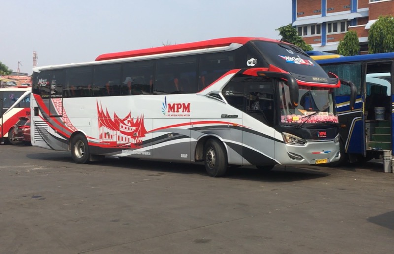 Bus MPM trayek Bekasi-Padang di Terminal Kota Bekasi, Jumat (16/7/2021). Foto: BeritaTrans.com.