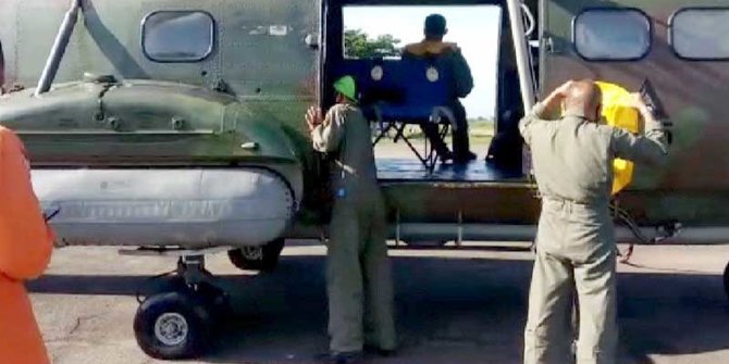 Heli Super Puma dikerahkan untuk membantu pencarian korban kapal tenggelam di perairan Kalbar.
