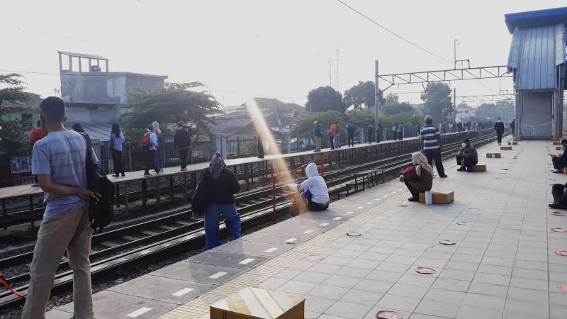 Suasana di Emplasemen Stasiun Tambun, Jumat (16/7/2021) pagi.