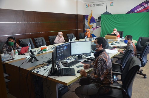 Salah satu kesibukan di kantor Badan Pusat Statistik Jawa Barat. (Ist.)