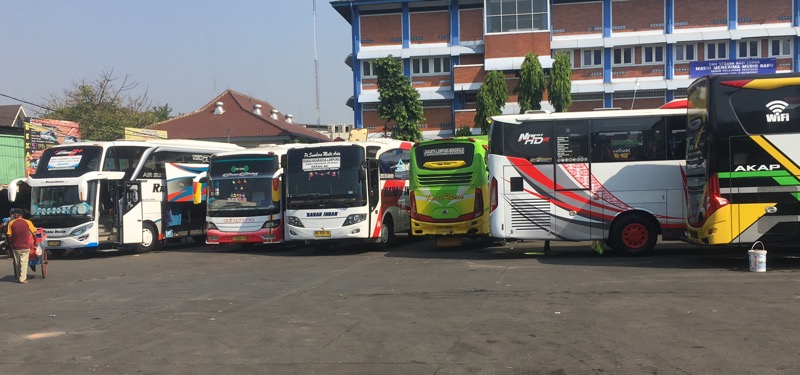 Bus AKAP Sumatera di Terminal Induk Kota Bekasi, Sabtu (17/7/2021) pagi. Foto: BeritaTrans.com.