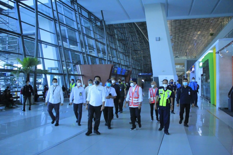 Menhub tinjau terminal kargo dan sentra vaksinasi di Bandara Soetta