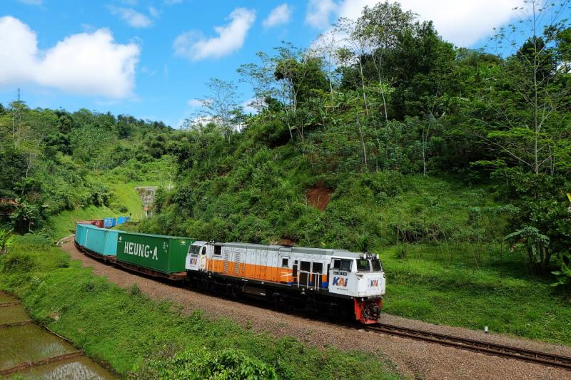 Kereta api logistik. (Foto:Humas KAI)