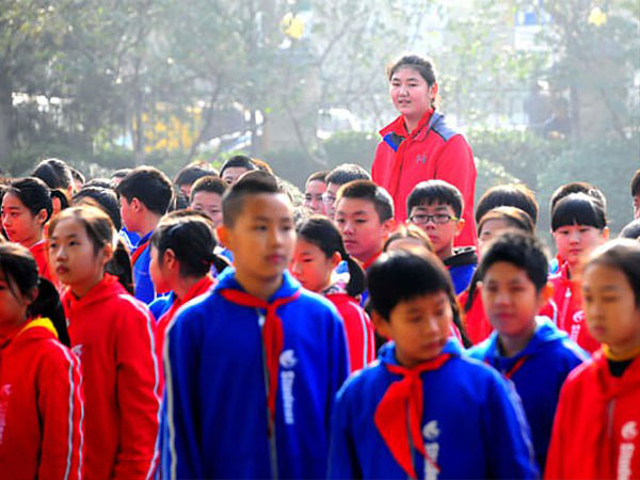 Zhang Ziyu, gadis 14 tahun yang memiliki tinggi 2,26 meter.