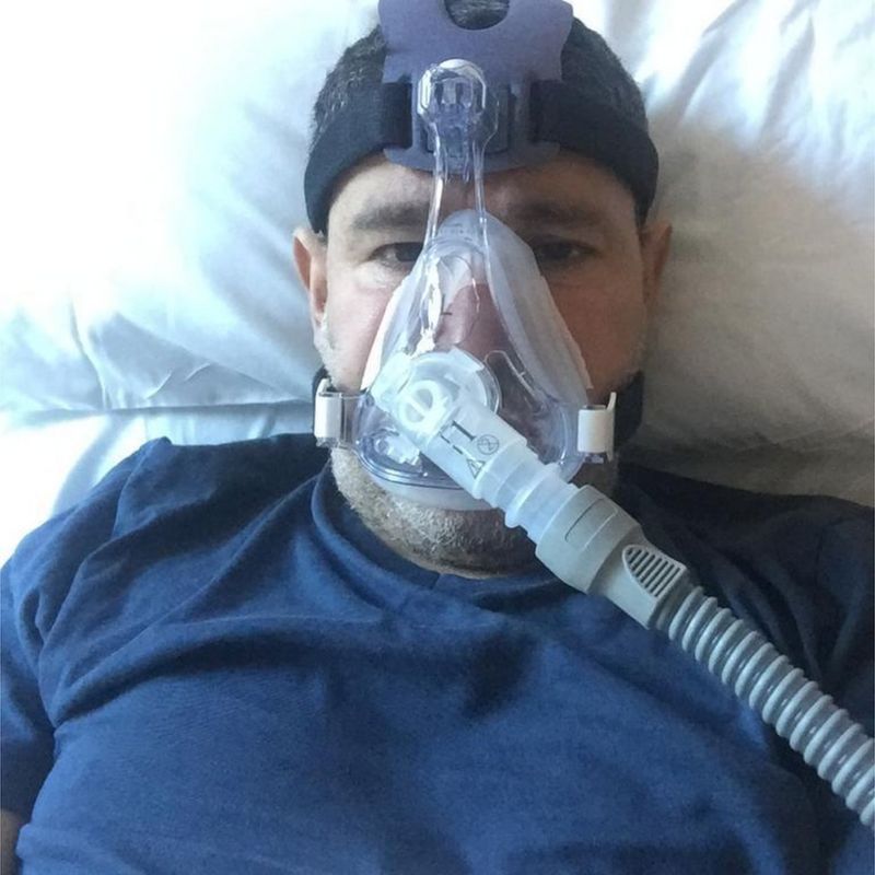 Abderrahmane Fadil menerima oksigen melalui Cpap