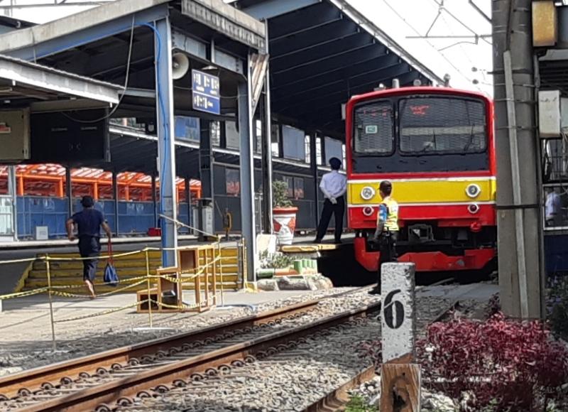 Suasana stasiun Bekasi pada Idul Adha, Selasa (20/7/2021). 