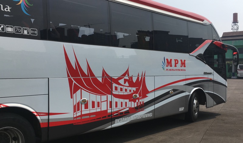 Bus MPM melanjutkan perjalanan dari Terminal Induk Kota Bekasi, Rabu (21/7/2021). Foto: BeritaTrans.com.