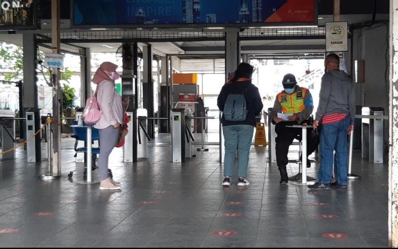 STRP masih wajib dimioiki bagi penumpang KRL.