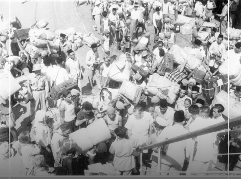 Jamaah haji pada 1950 bersiap naik ke kapal untuk menuju Arab Saudi. (Foto: ANRI)/okezone.com.