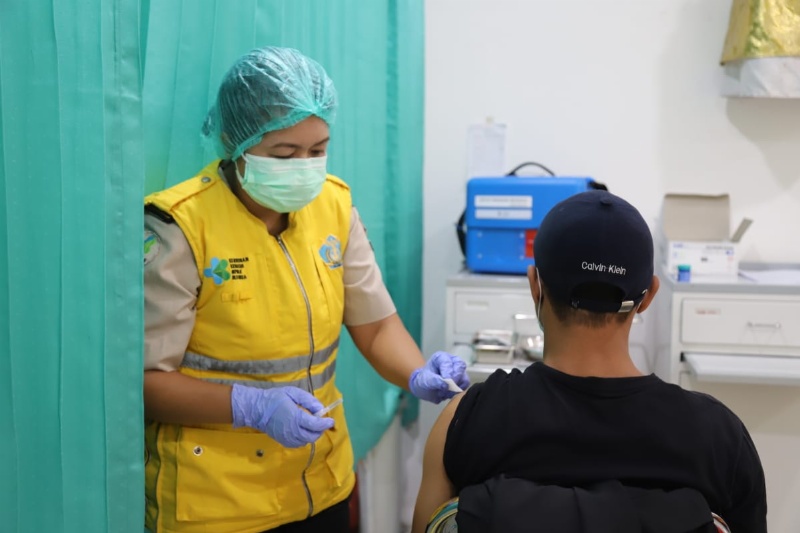 Vaksinasi di Bandara I Gusti Ngurah Rai