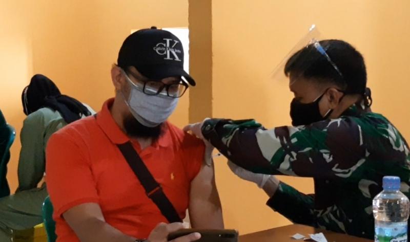 Vaksinasi yang dilakukan oleh Kodam Jaya, DKI di Terminal Pulo Gebang, Jakarta Timur, Sabtu (24/7/2021). 