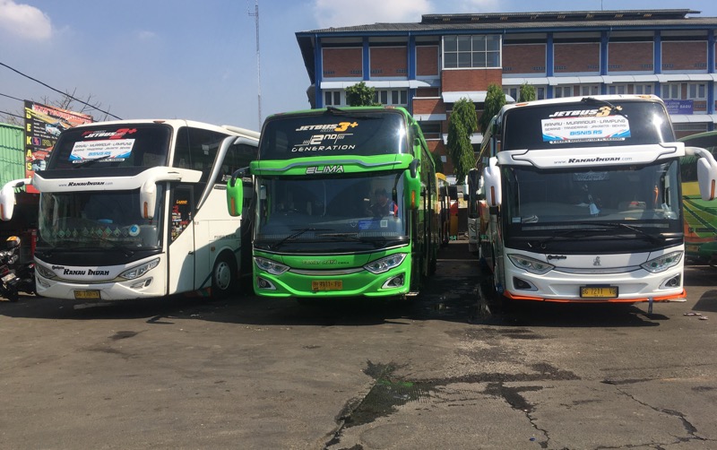 Bus AKAP Sumatera di Terminal Induk Kota Bekasi, Senin (26/7/2021). Foto: BeritaTrans.com.