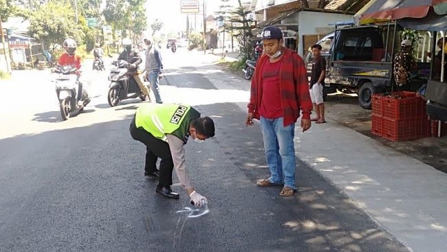 Polisi melakukan olah TKP (Foto: Dok. Unit Laka Sat Lantas Polres Malang)