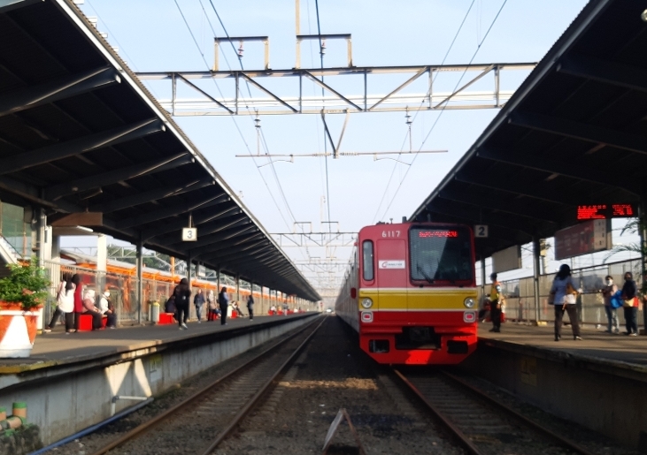 Suasana keberangkatan KRL di Stasiun Bekasi.(Ist)