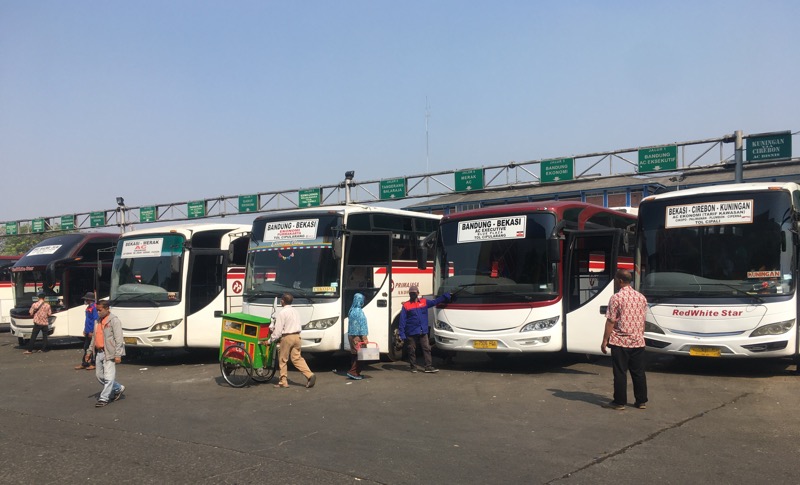 Bus Primajasa di Terminal Induk Kota Bekasi, Kamis (29/7/2021). Foto: BeritaTrans.com.