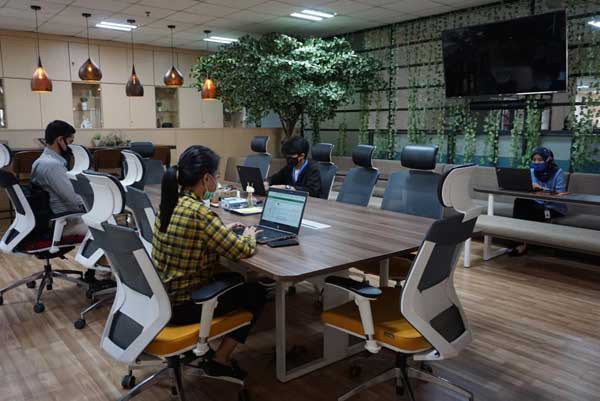 Suasana kerja pegawai Angkasa Pura II