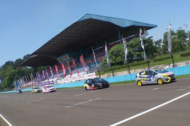 PT Honda Prospect Motor (HPM) kembali menggelar Honda Jazz & Brio Speed Challenge 2019 di ajang Indonesian Sentul Series of Motorsport (ISSOM). Foto: Kompas.com.