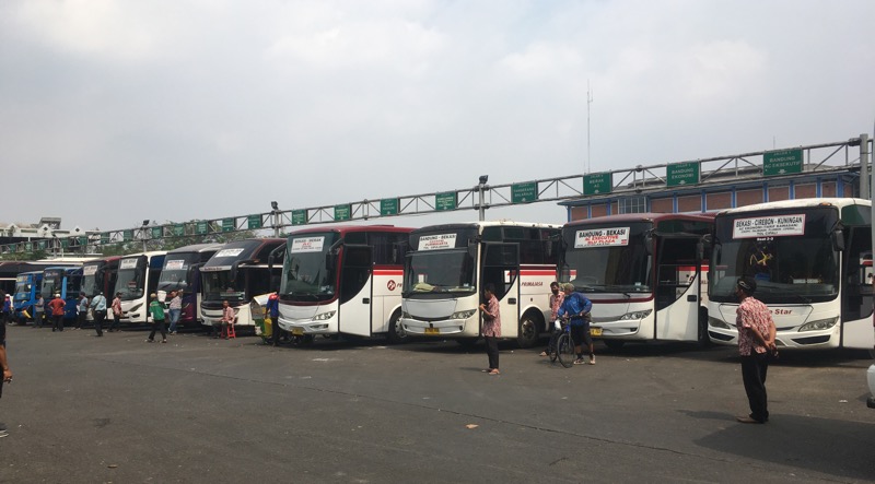 Bus Primajasa di Terminal Induk Kota Bekasi, Sabtu (31/7/2021). Foto: BeritaTrans.com.