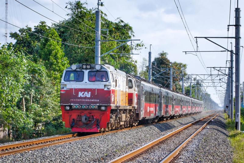 Kereta api dengen livery HUT Ke 76 Kemerdekaan Indonesia. (Dok.KAI)