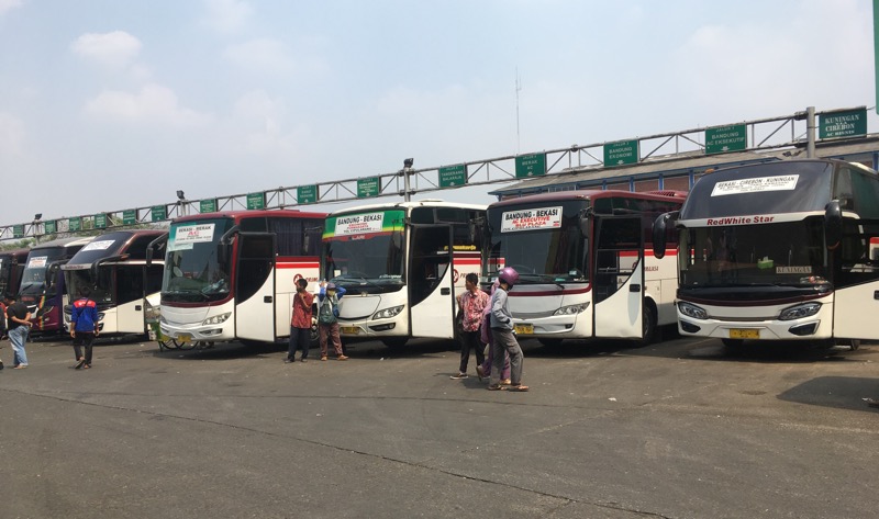 Bus Primajasa di Terminal Induk Kota Bekasi, Selasa (3/8/2021). Foto: BeritaTrans.com.