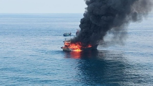 Kapal terbakar di Perairan Pulau Berhala Sumut (dok. Istimewa)