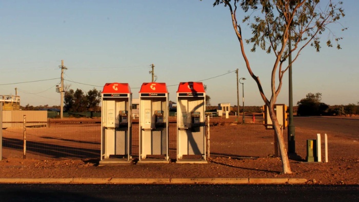 Telstra sebelumnya telah membuat 15.000 telepon umum gratis untuk digunakan pada Natal dan Tahun Baru.(ABC Western Queensland: Blythe Moore)