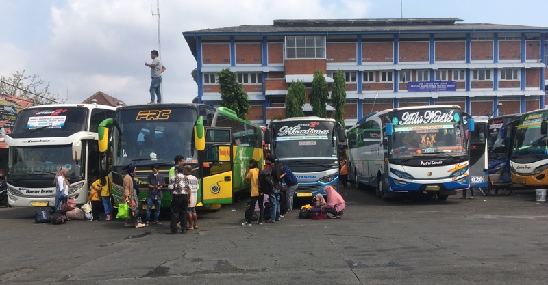 Bus AKAP Sumatera di Terminal Induk Kota Bekasi, Senin (9/8/2021). Foto: BeritaTrans.com.