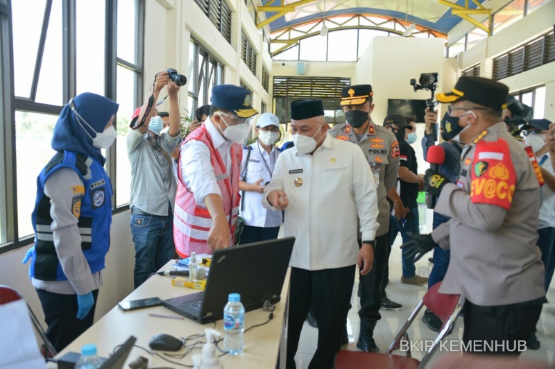 Vaksinasi di Terminal Jatijajar Depok (BKIP)