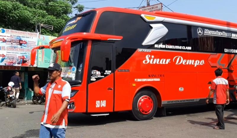 Bus Sinar Dempo jurusan Terminal Bekasi-Pendopo akan diberangkatkan dari Terminal Bekasi, Rabu (11/8/2021).
