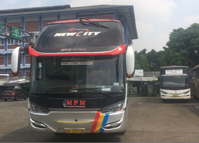 Bus MPM `New City` saat berada di Terminal Induk Kota Bekasi, Rabu (11/8/2021). Foto: BeritaTrans.com.