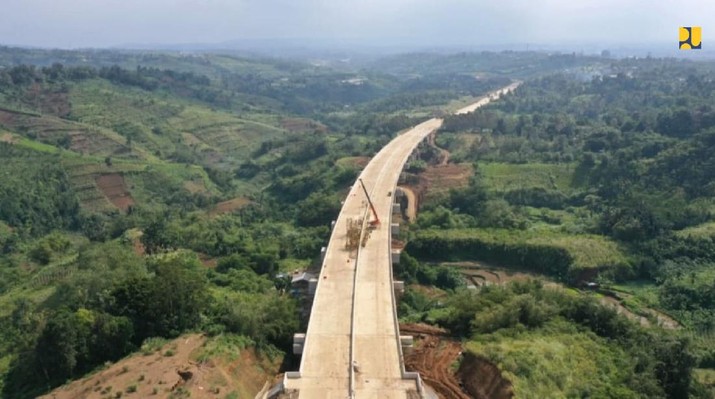 Progres pembangunan Jalan Tol Ciawi-Sukabumi Seksi 2 ruas Cigombong - Cibadak sepanjang 11,9 km makin mendekati tuntas. 