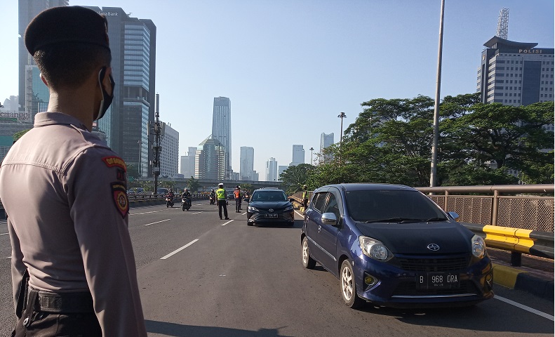 Ganjil genap di Jalan Gatot Soebroto.