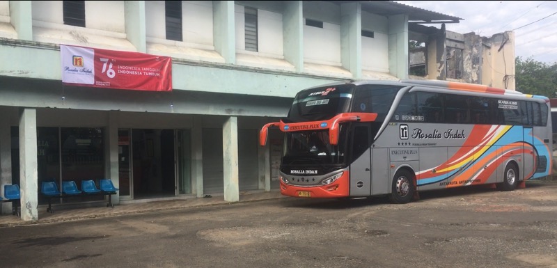 Pool dan gerai tiket bus Rosalia Indah di Pondok Ungu, Bekasi, Kamis (12/8/2021). Foto: BeritaTrans.com.