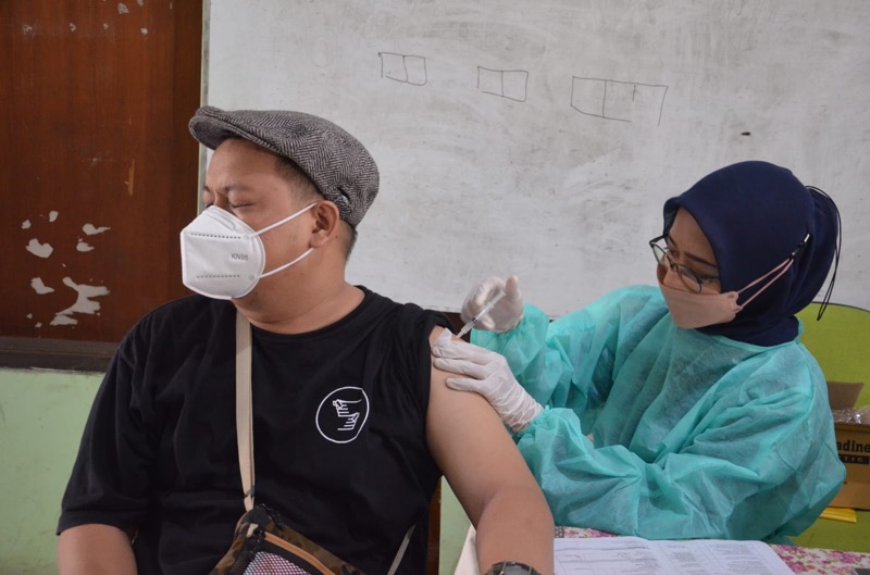 Ilustrasi peserta vaksin Covid-19 di gerai vaksin merdeka. Foto: Dok. Polrsetro Bekasi Kota.