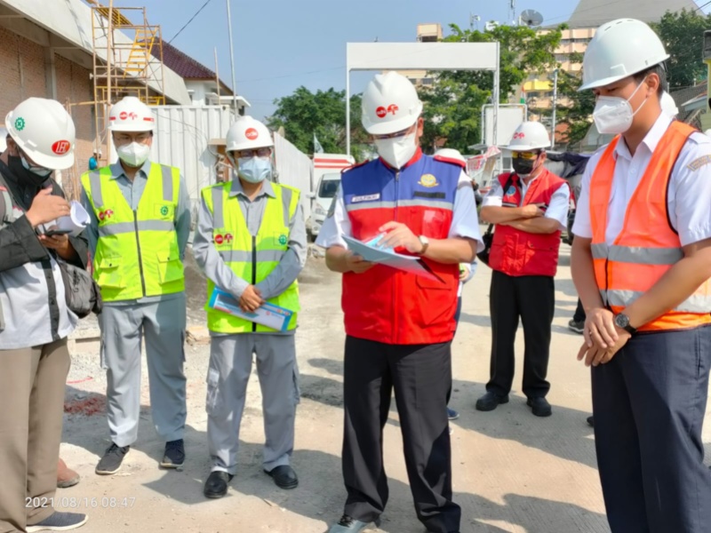 Dirjen Perkertaapian Zulfikri saat meninjau pembangunan KA Bandara YIA