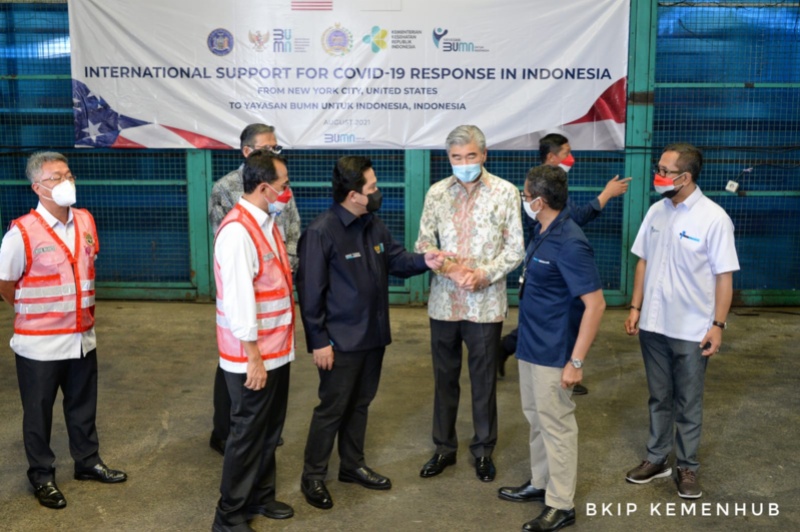 Penyambutan bantuan penanganan Cobid-19 dari AS di Bandara Soetta