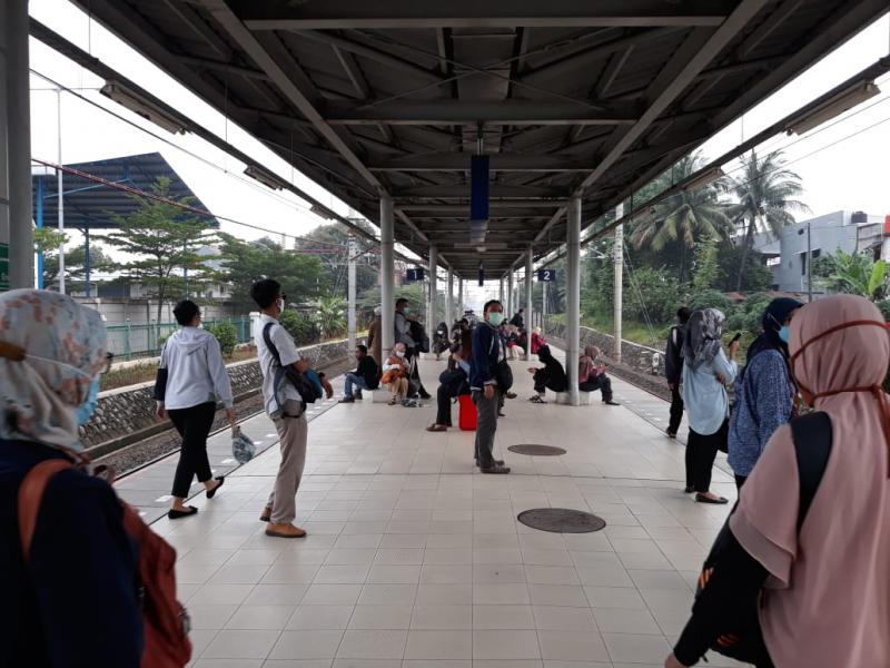 Ilustrasi penumpang di Stasiun Bekasi Timur. Foto: BeritaTrans.com.